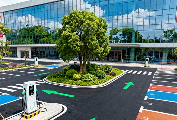 Which Is Cheaper, Asphalt or Concrete? A Complete Cost Comparison